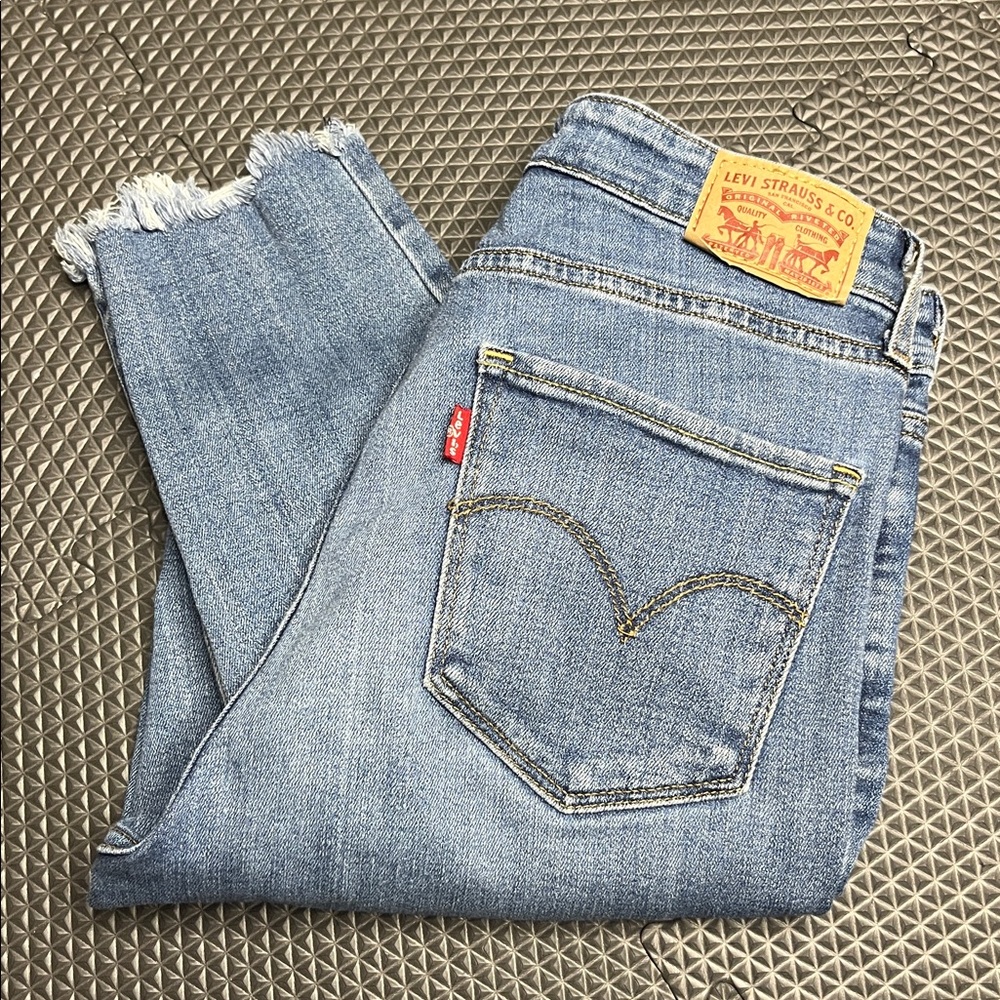Levi's Classic Blue Jeans 721 frayed hem Levi's High Rise Skinny Ankle Jeans
